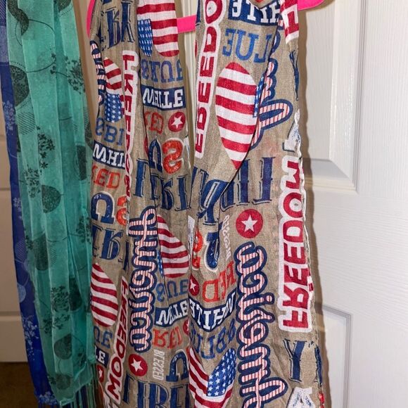 SCARVES AN ASSORTMENT OF NO NAMES - Picture 14 of 15